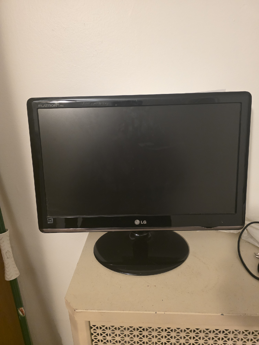 LG Flatron E2050T-BN 20-inch Monitor - photo 4