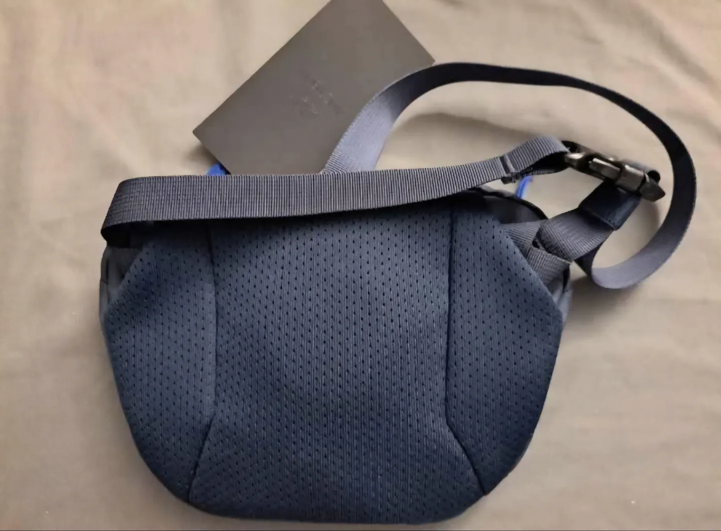 Arcteryx Mantis 1 Black Sapphire NWT image indicator(2)