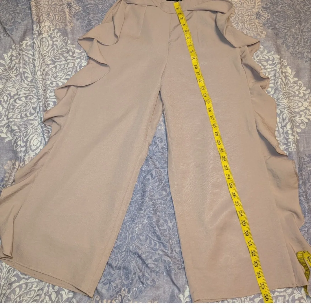 Boohoo Ruffle Pants - Size US 4 image indicator(3)