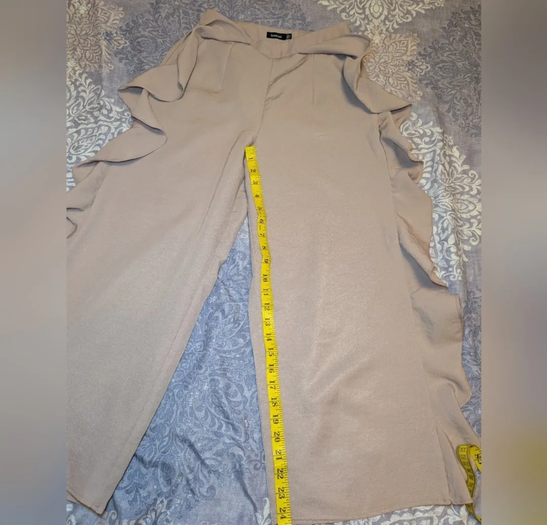Boohoo Ruffle Pants - Size US 4 image indicator(4)