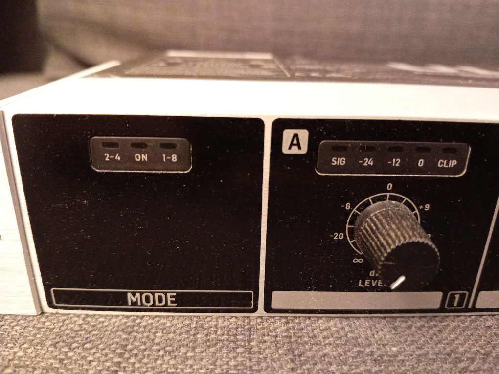 Behringer Ultralink DS2800 Distribution Splitter - photo 4