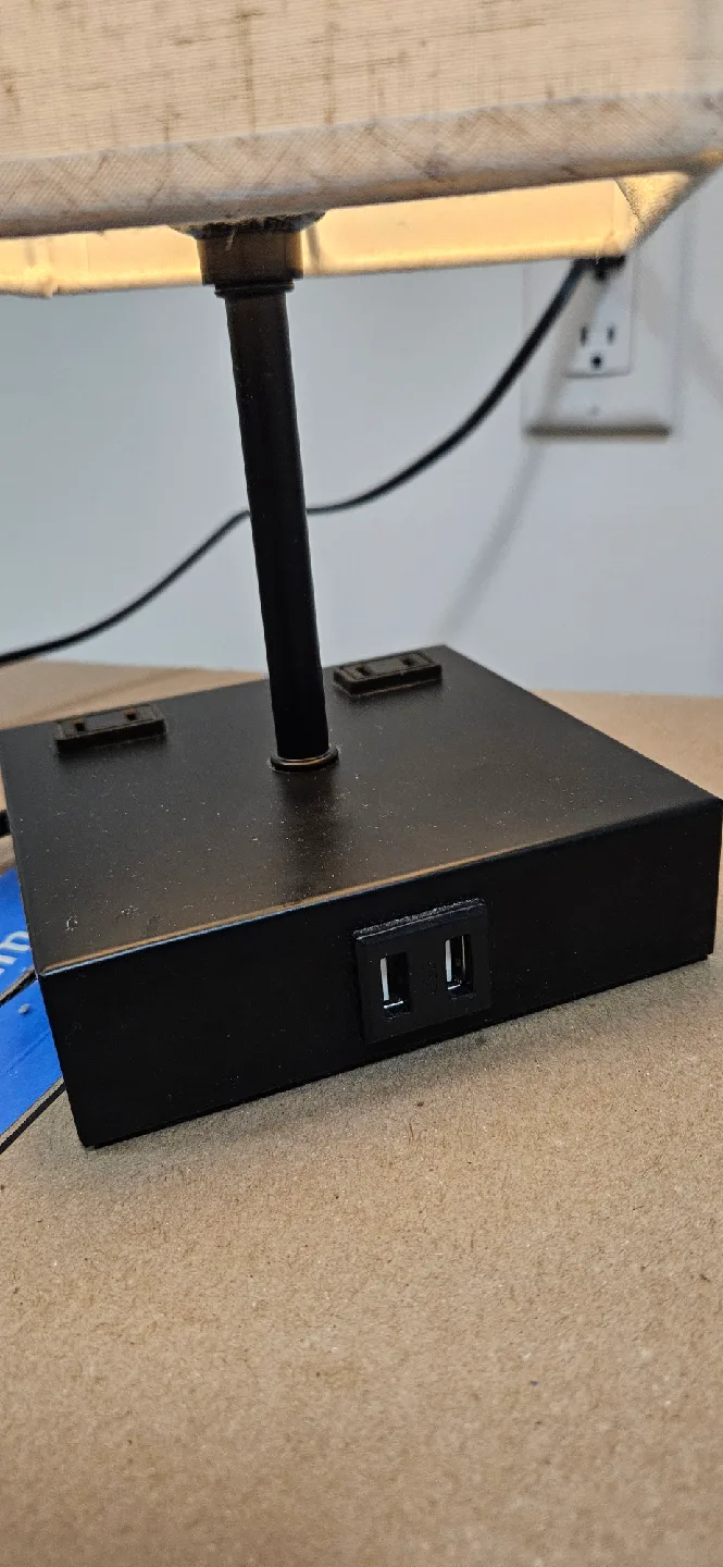 Square Table Lamp with USB Ports and 2 plugs image indicator(3)