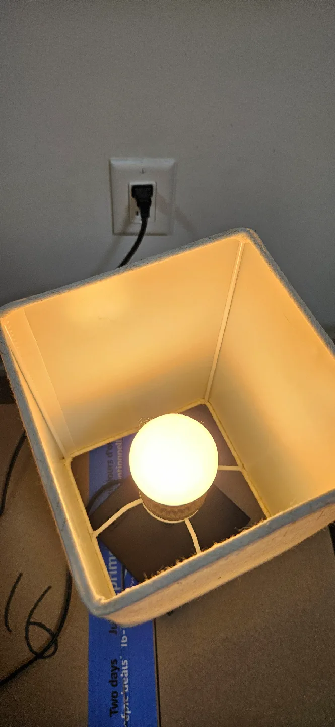 Square Table Lamp with USB Ports and 2 plugs image indicator(5)