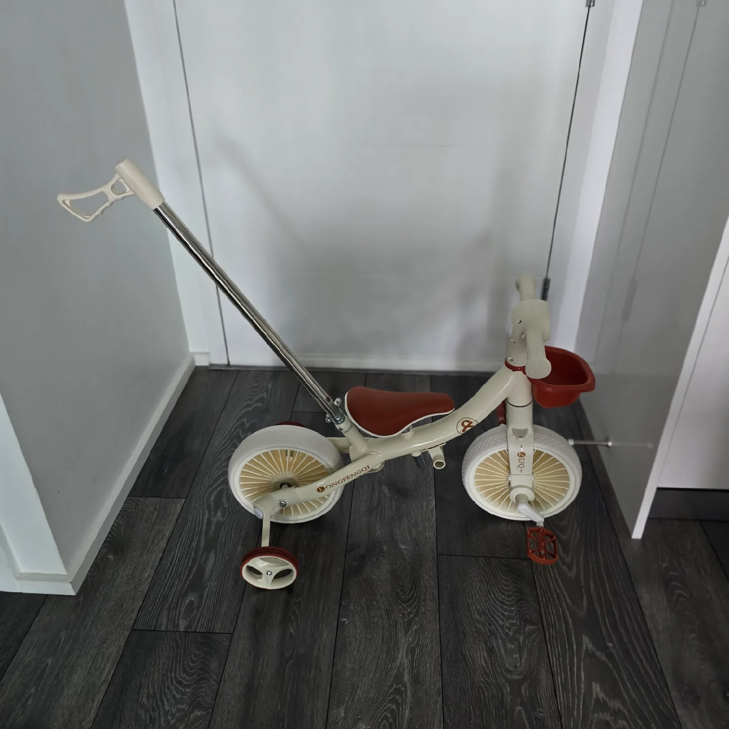 Toddler tricycle with Push Handle image indicator(2)