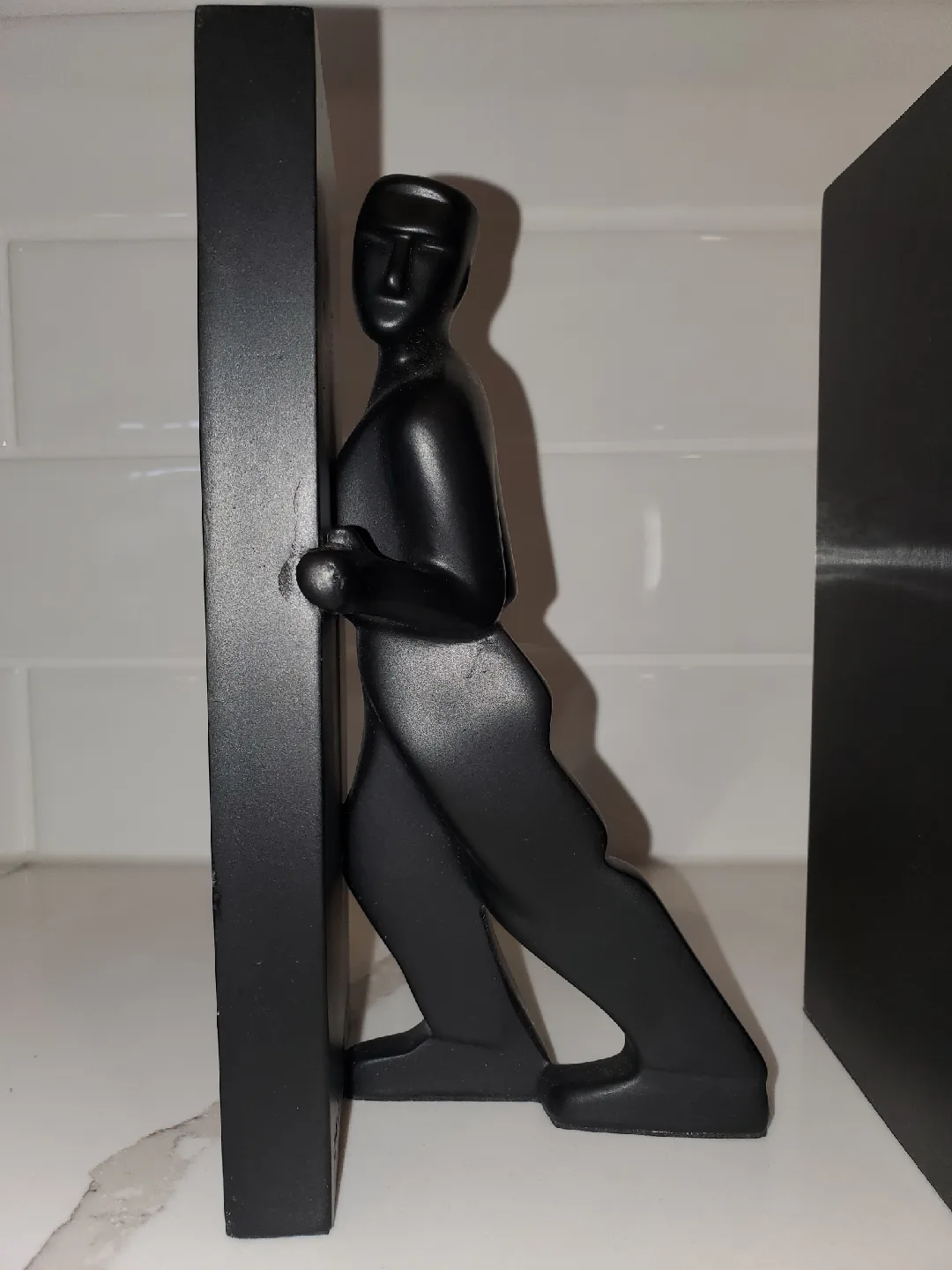 Chris Collicott Kikkerland Leaning men Bookends set of 2 image indicator(6)