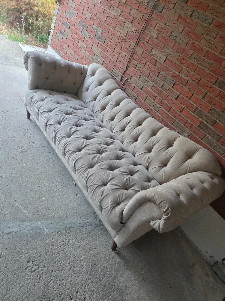 Tufted Chaise Lounge image indicator(2)