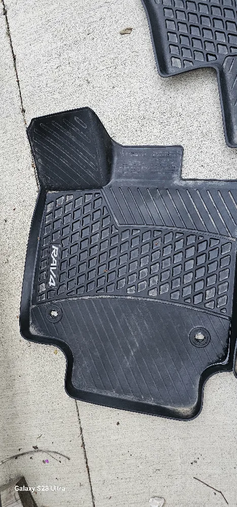 Toyota RAV4 Floor Mats - Black image indicator(2)