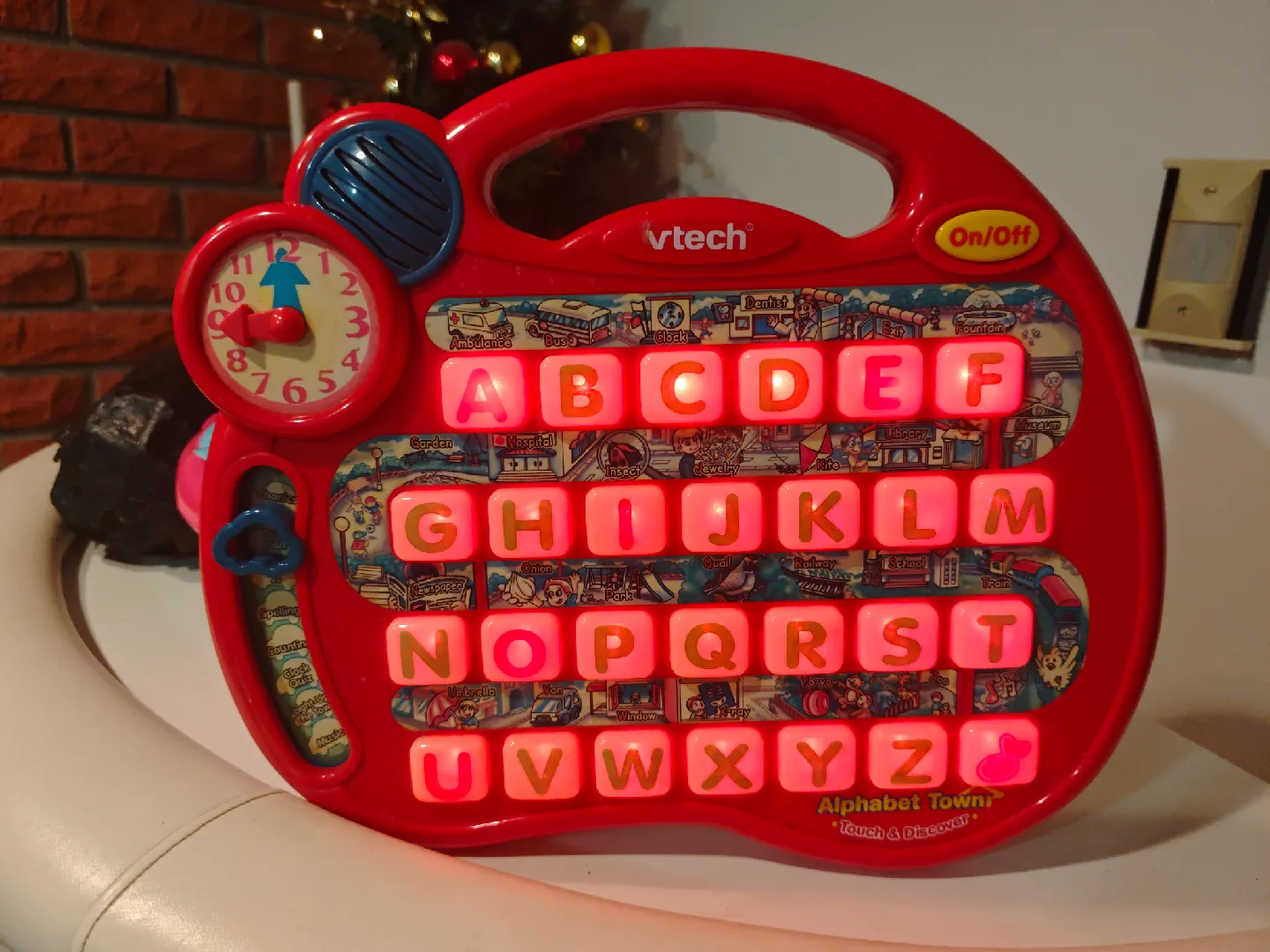 VTech Alphabet Town Touch & Discover image indicator(2)