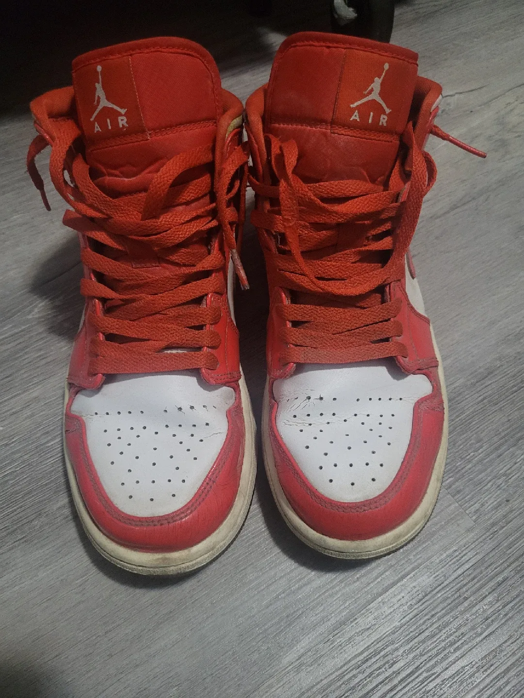 Air Jordan 1 Mid Red/White Sneakers image indicator(2)