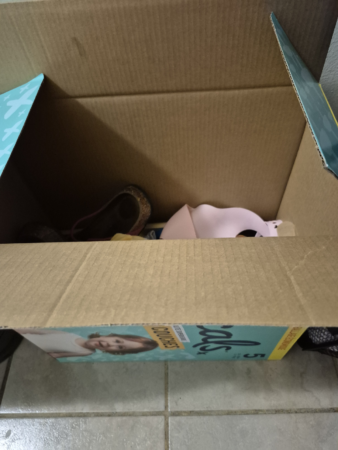 Box of various items - photo 2