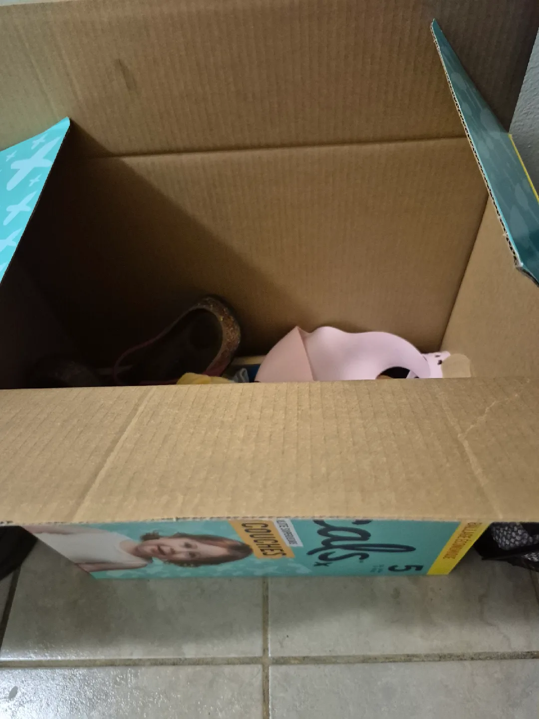 Box of various items image indicator(2)