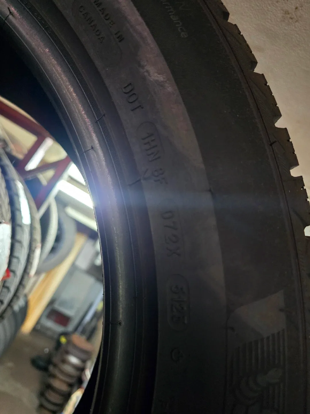 Michelin 235/55 R19 Tire image indicator(3)