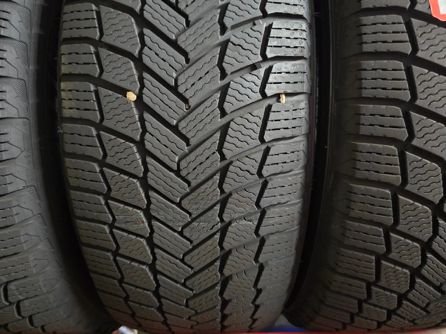 Michelin 235/55 R19 Tire image indicator(5)