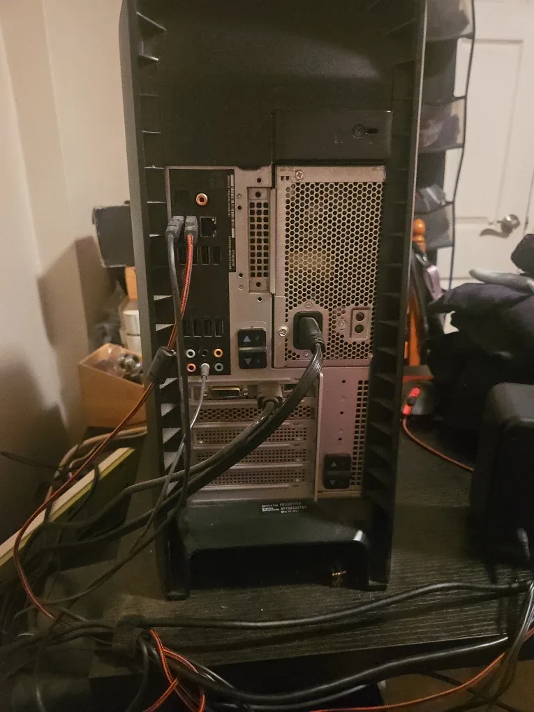 Alienware Aurora R10 Gaming PC image indicator(2)