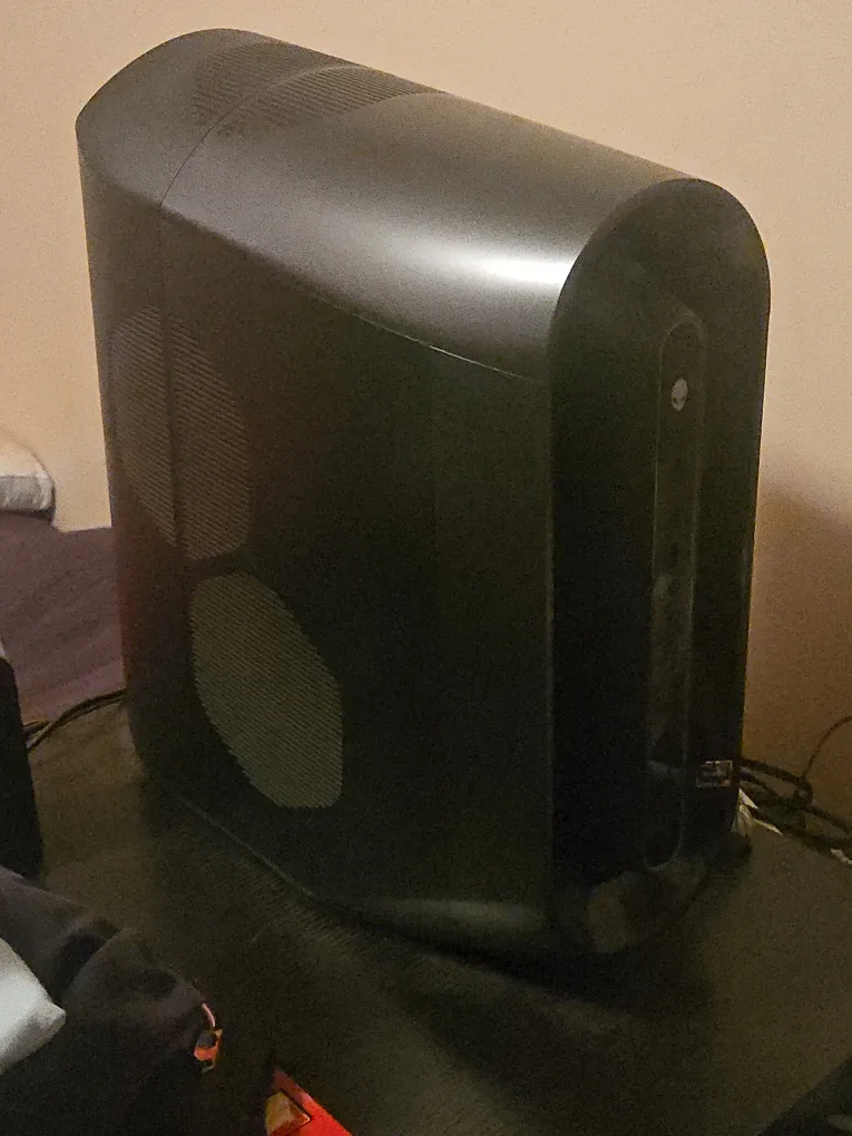 Alienware Aurora R10 Gaming PC image indicator(3)