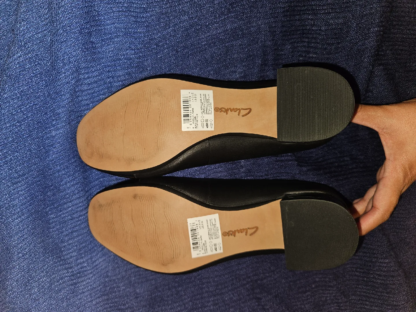 brand new black leather shoes Clarks size 6 image indicator(2)