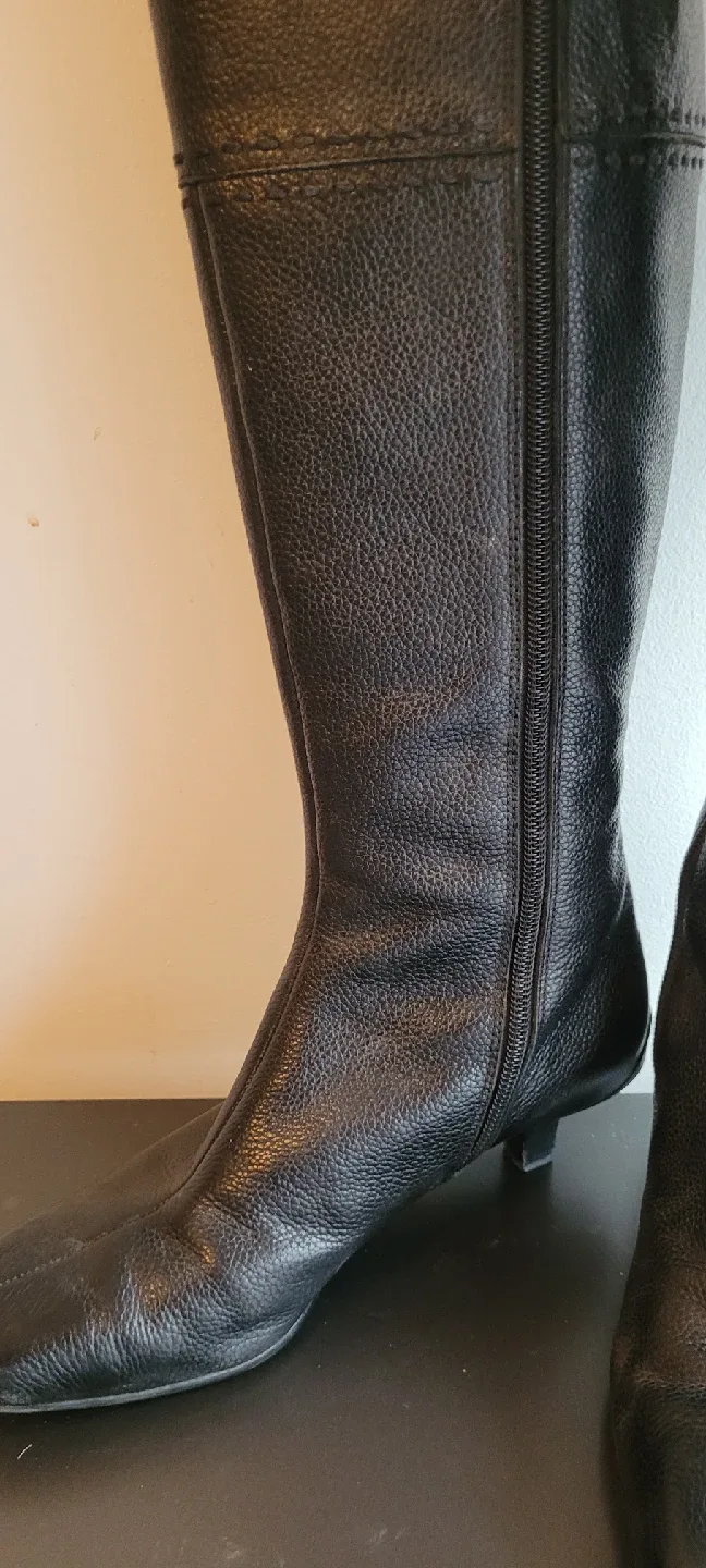 Black Leather Knee High Boots, Size 8 image indicator(2)