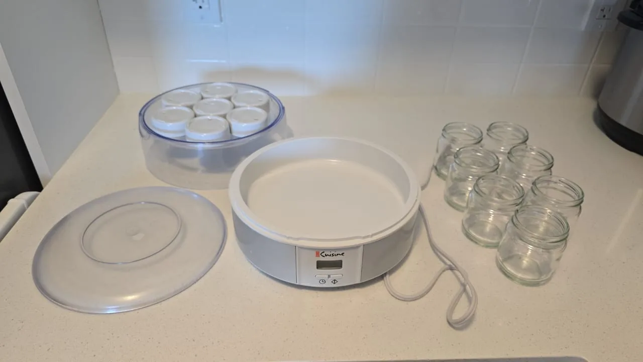 Euro Cuisine YM800 Yogurt Maker w/ 7 Jars image indicator(2)