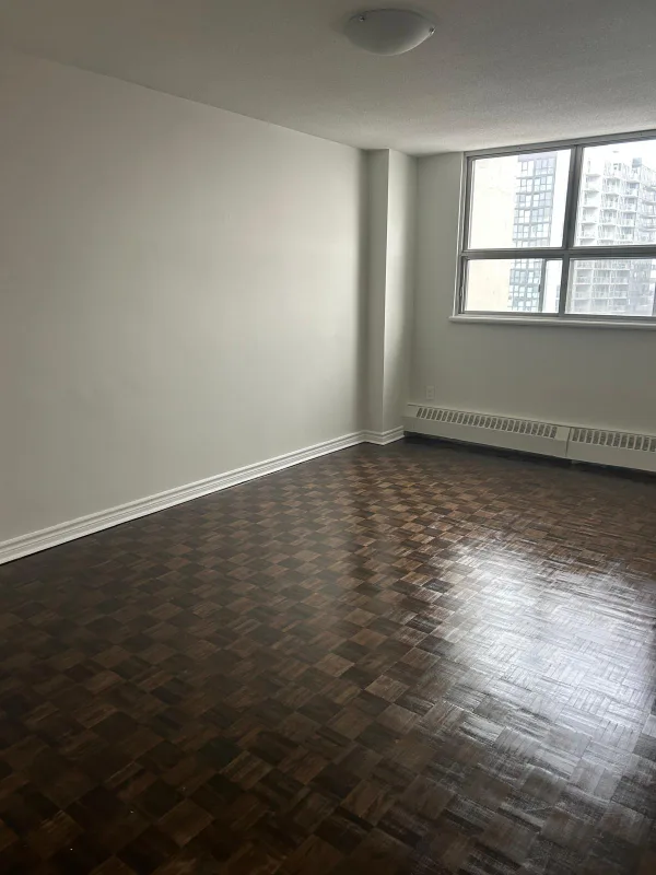 Shared room in a 2 bedroom apartment available for females