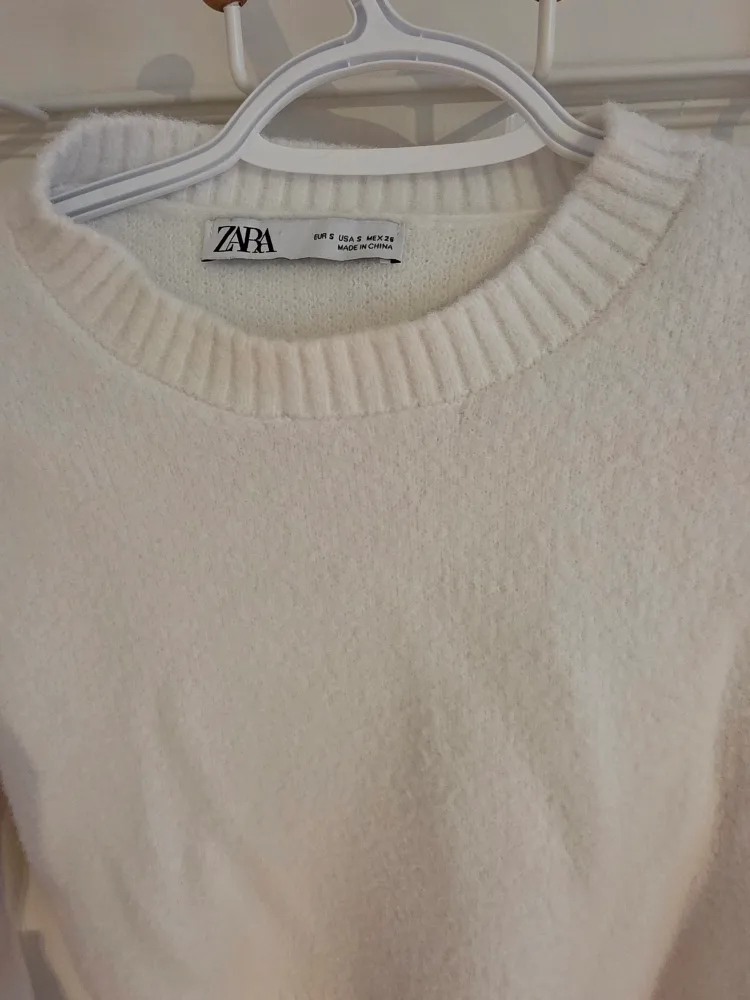Zara White Cropped Sweater - Size S image indicator(2)