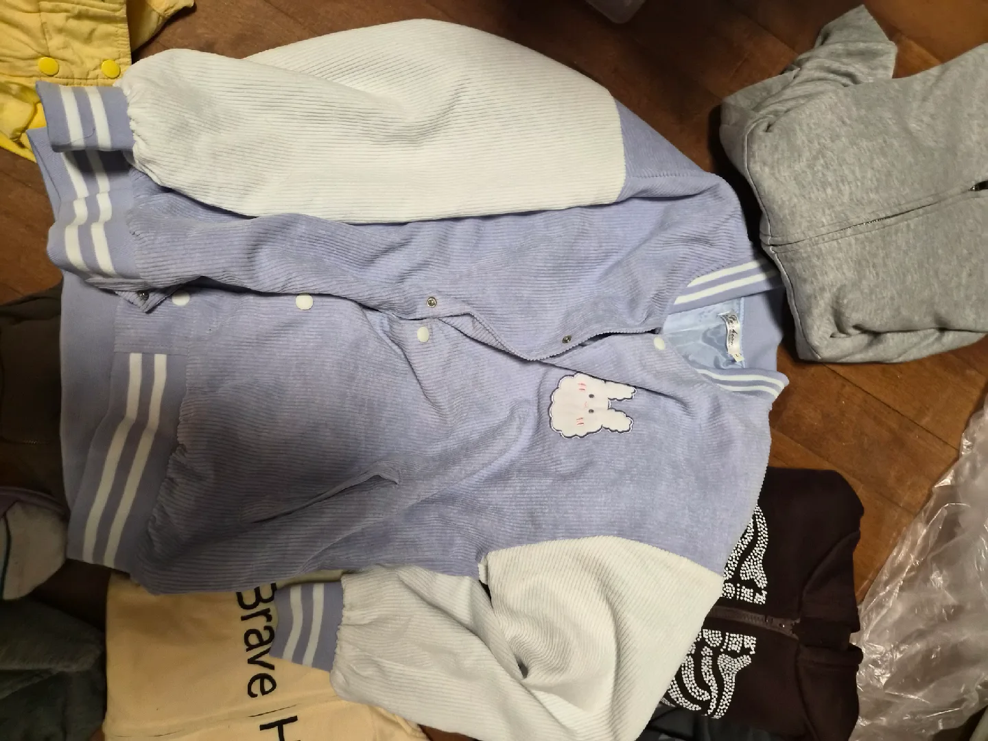 Assorted Jackets and Hoodies image indicator(2)