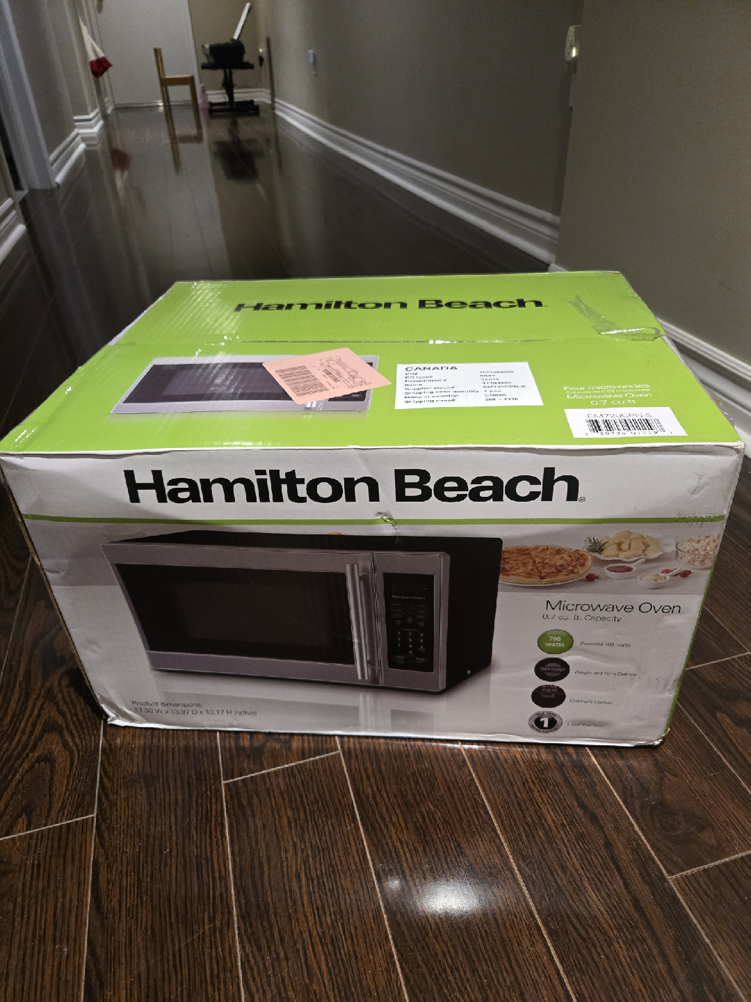 Hamilton Beach 0.7 cu ft Microwave Oven - New