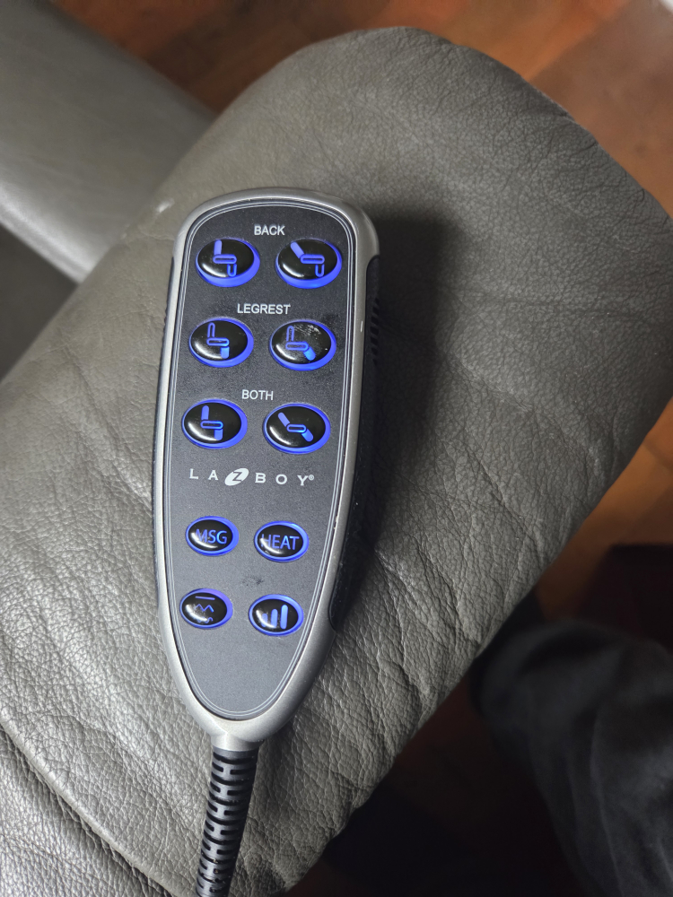 La-Z-Boy Recliner with Massage & Heat - photo 3