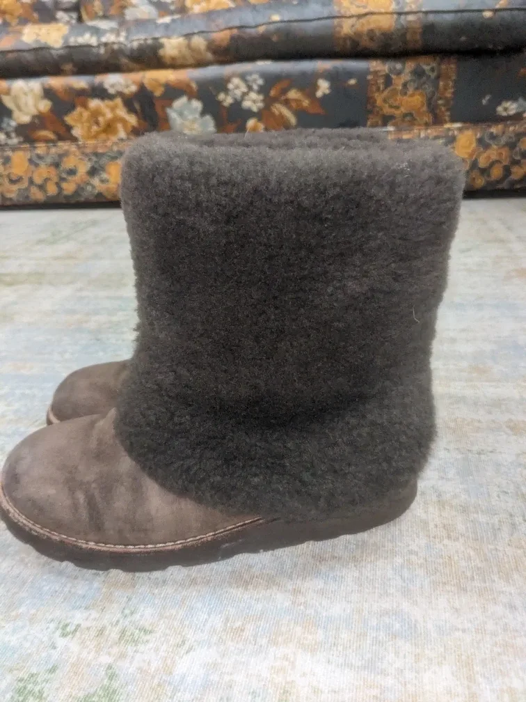 SELLING ASAP UGG BOOTS image indicator(4)