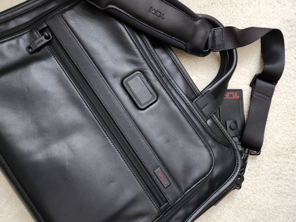 Tumi Black Leather Bag - Like New w Dust Bag - photo 3