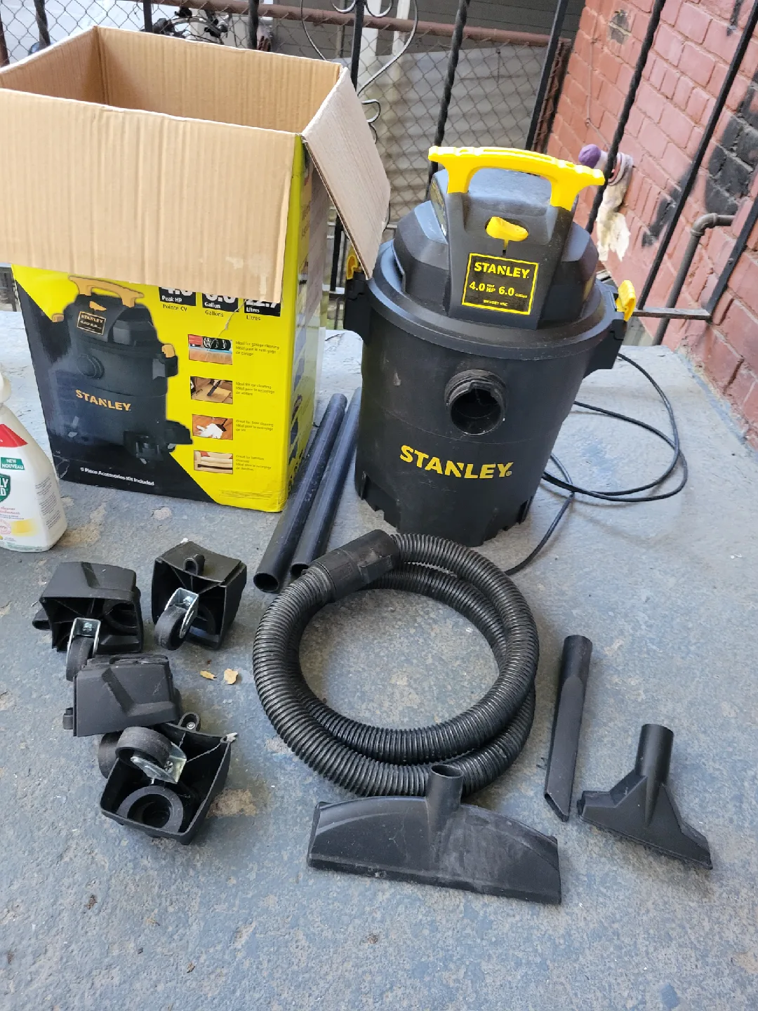 Stanley 4.0 Gallon Wet/Dry Vacuum