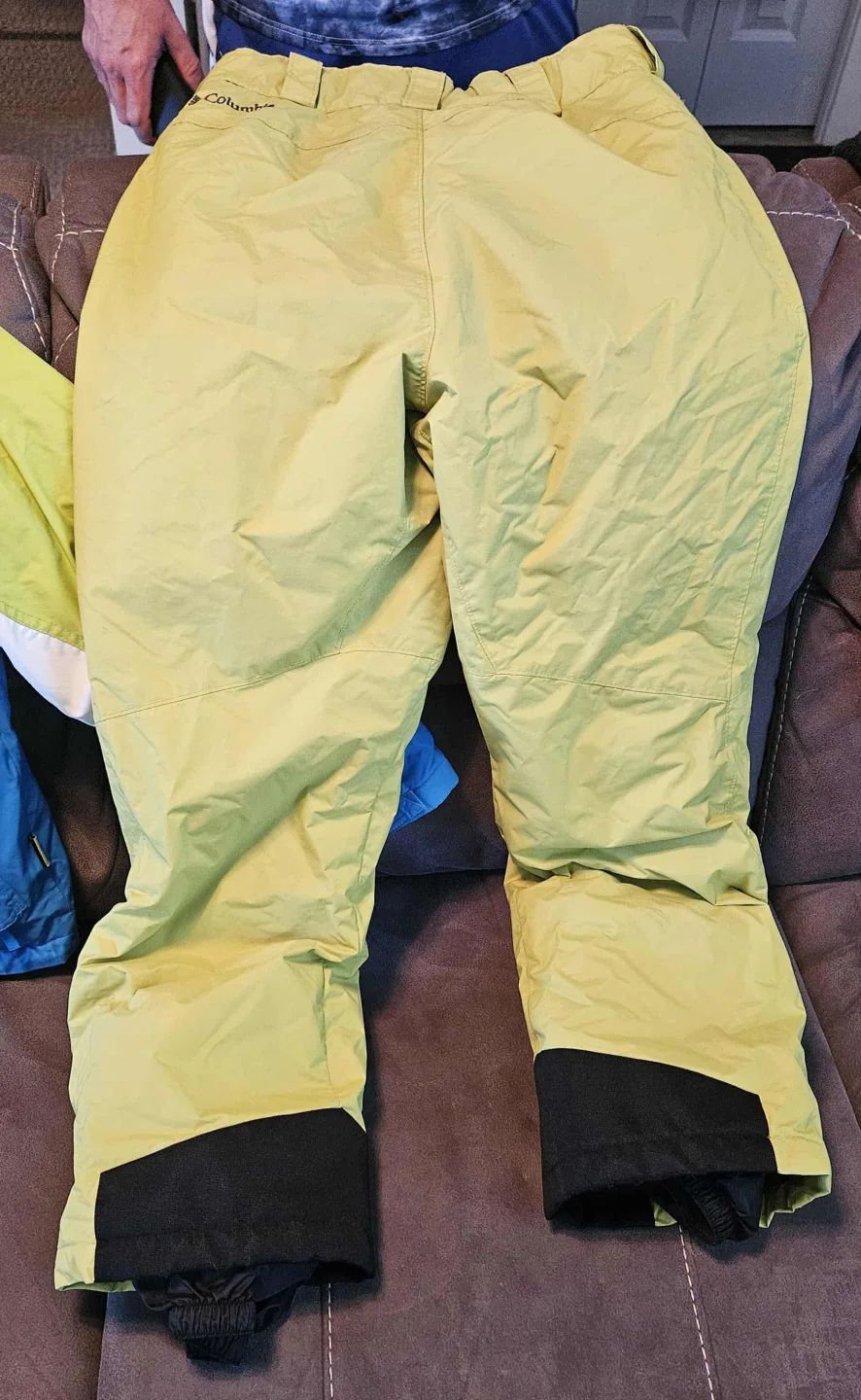 winter coat and snow pants image indicator(4)