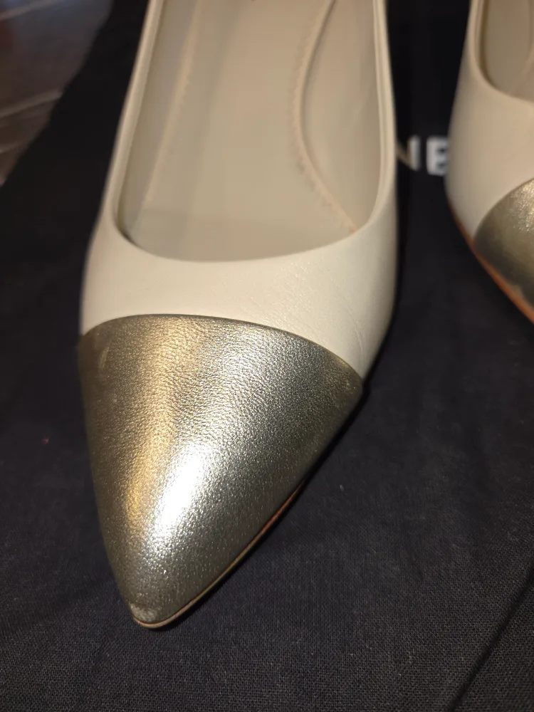 Chanel Heels - Size 41 - Beige & Gold image indicator(2)