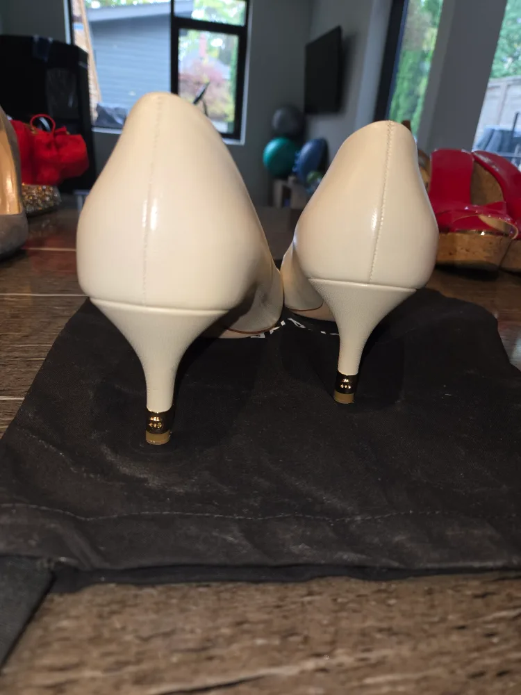 Chanel Heels - Size 41 - Beige & Gold image indicator(5)