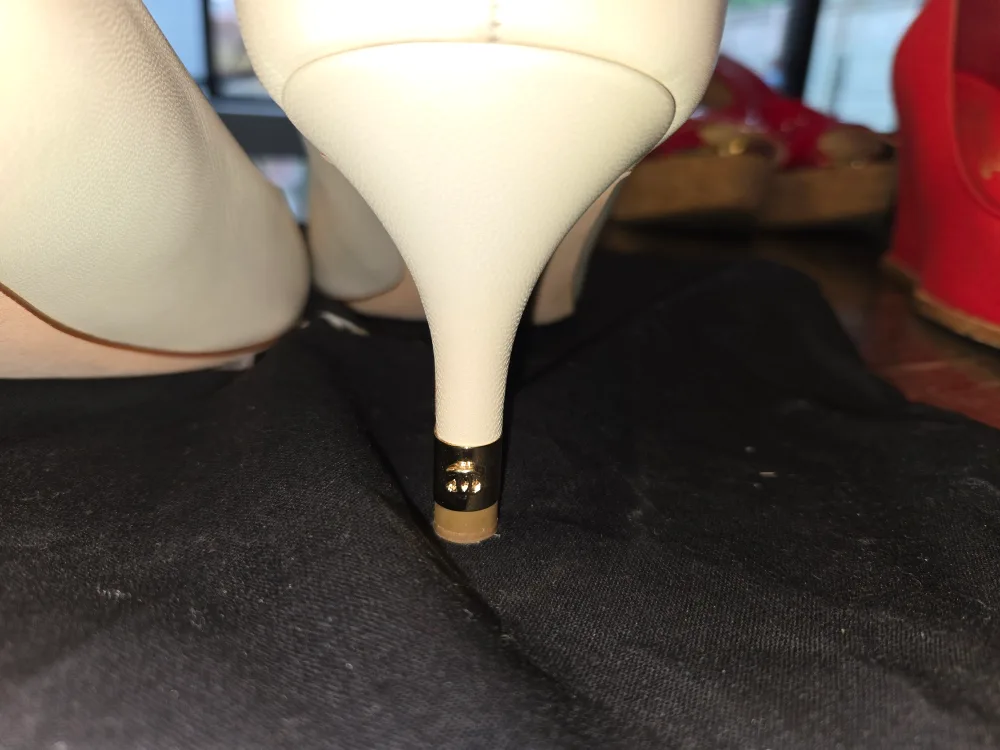 Chanel Heels - Size 41 - Beige & Gold image indicator(6)