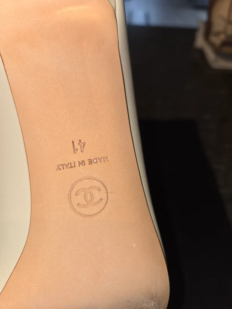 Chanel Heels - Size 41 - Beige & Gold image indicator(7)