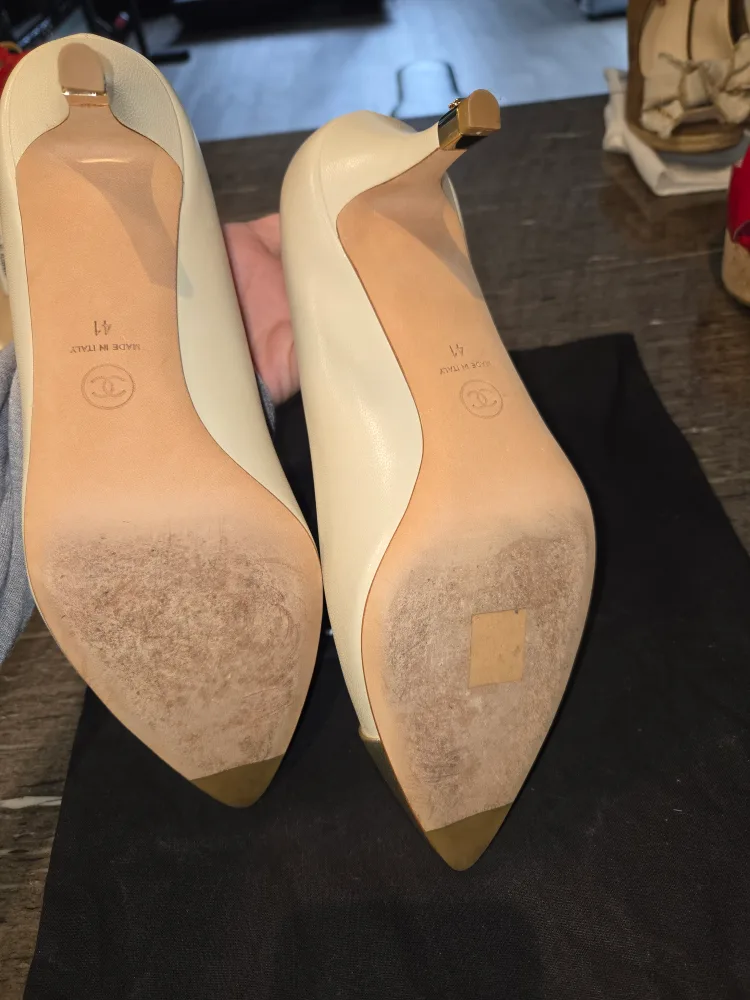Chanel Heels - Size 41 - Beige & Gold image indicator(8)