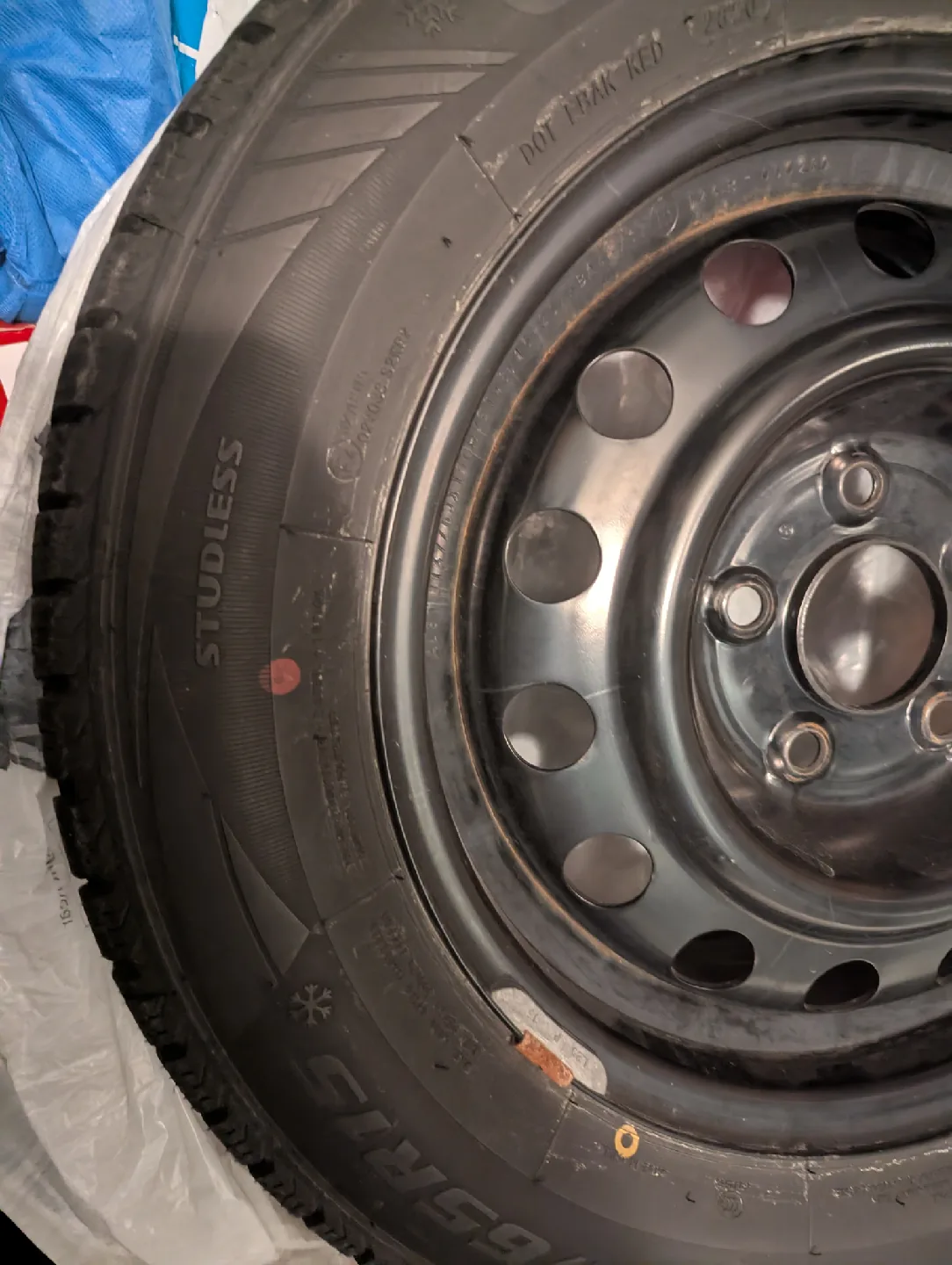 195/65R15 Studless Winter Tire on Steel Rim image indicator(3)