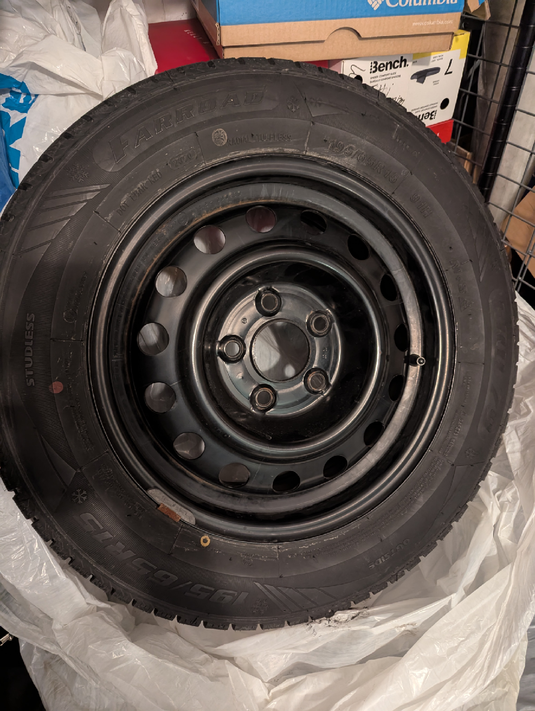 195/65R15 Studless Winter Tire on Steel Rim