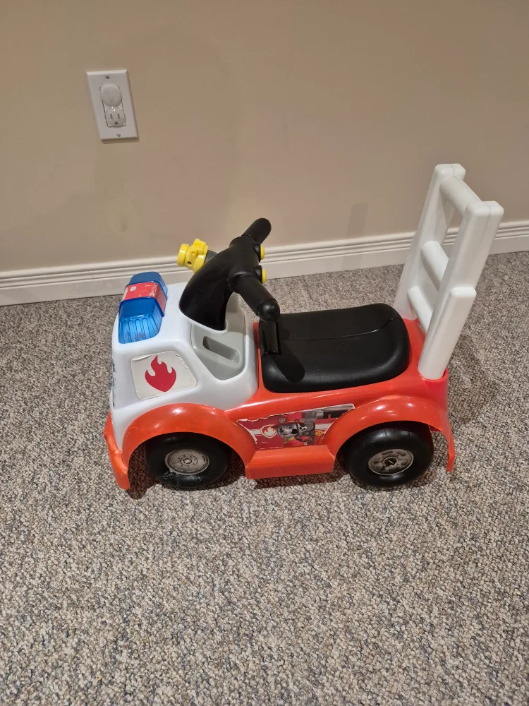 Paw Patrol Marshall Fire Truck Ride-On Toy image indicator(2)