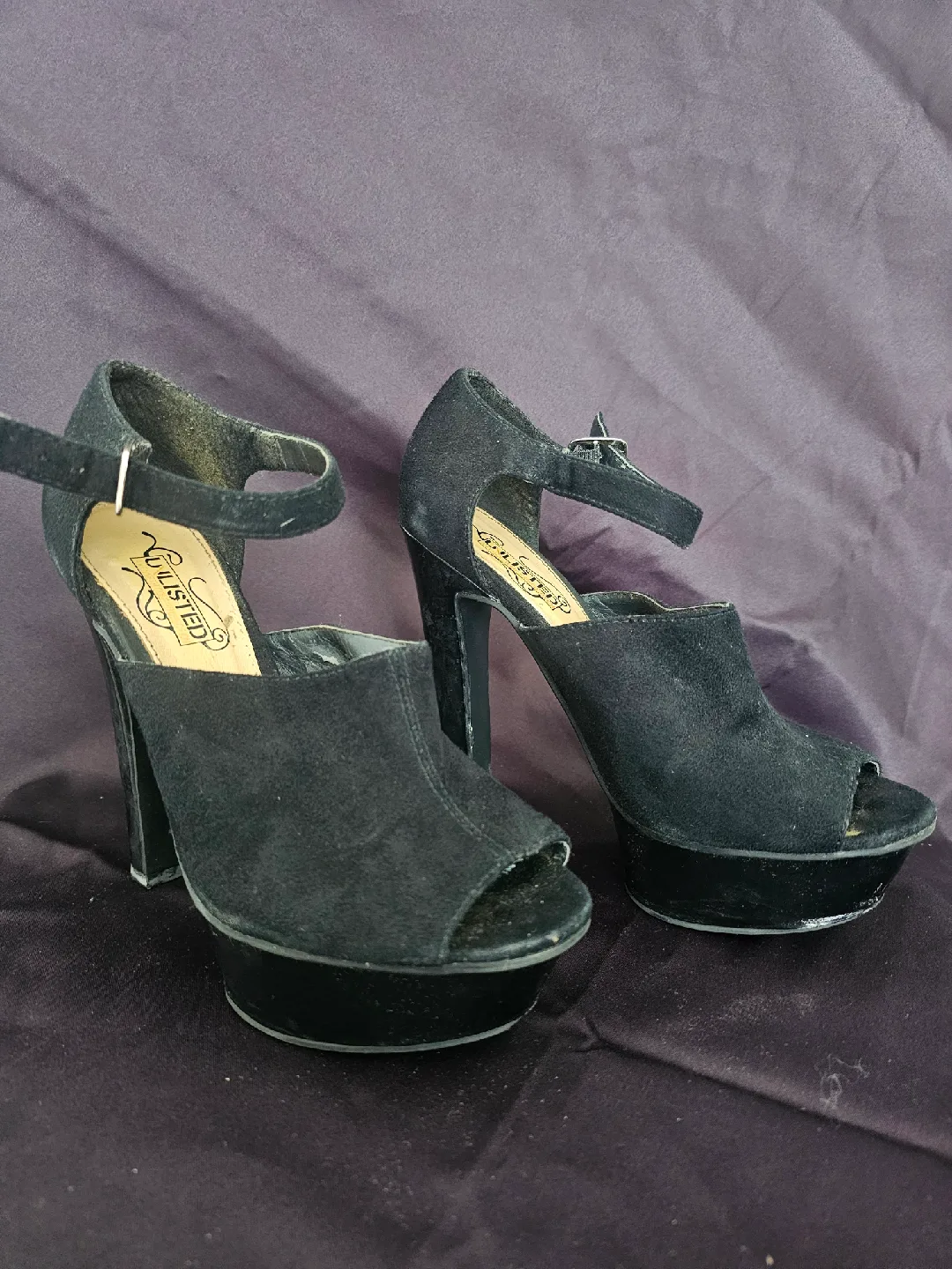 USED - Kenneth Cole Unlisted Black Heels - size 6 thumbnail
