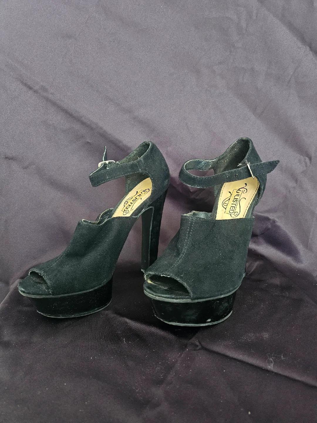 USED - Kenneth Cole Unlisted Black Heels - size 6 image indicator(2)