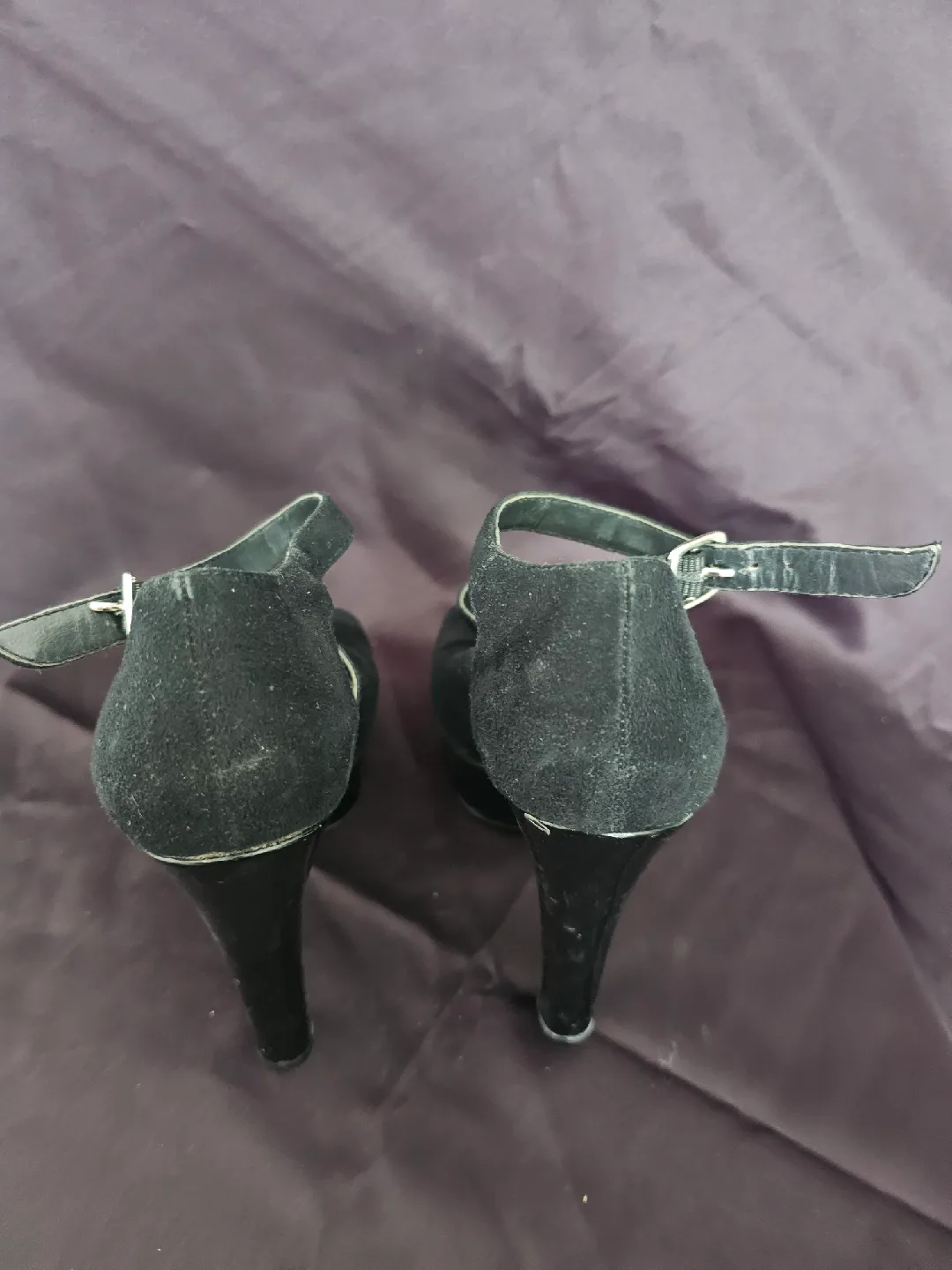 USED - Kenneth Cole Unlisted Black Heels - size 6 image indicator(3)