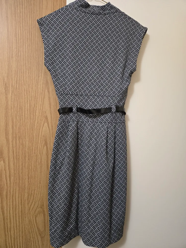 Speechless Black & White Dress - Size S image indicator(2)