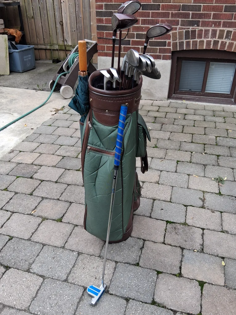 golf bag with clubs image indicator(9)