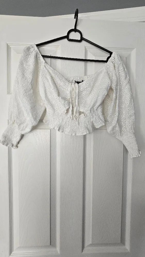 Zara White Embroidered Crop Top - Size XS image indicator(2)