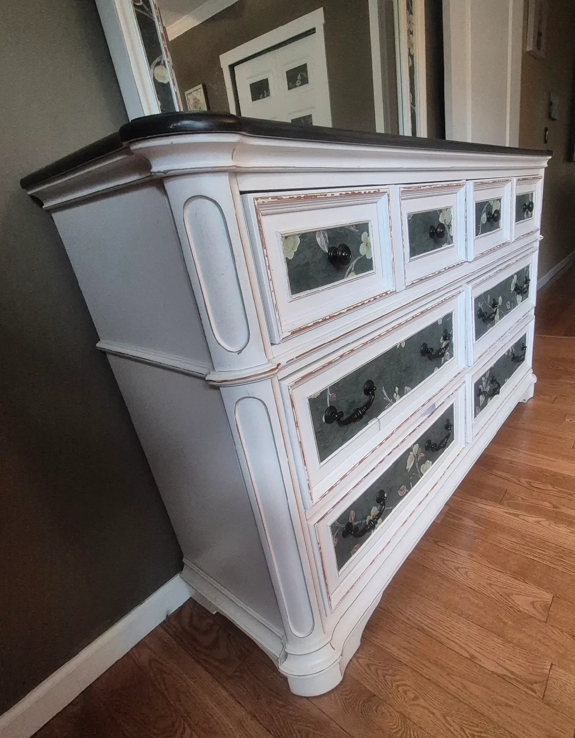 king size bed, Drawer, Mirror and side table image indicator(3)