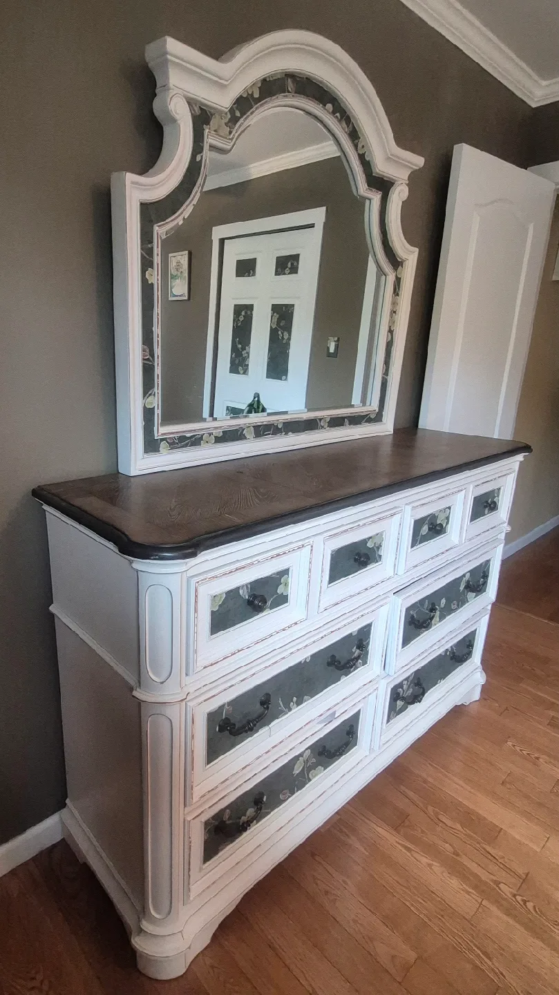 king size bed, Drawer, Mirror and side table image indicator(4)