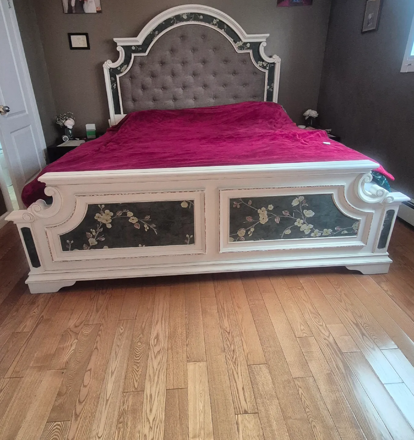 king size bed, Drawer, Mirror and side table image indicator(5)