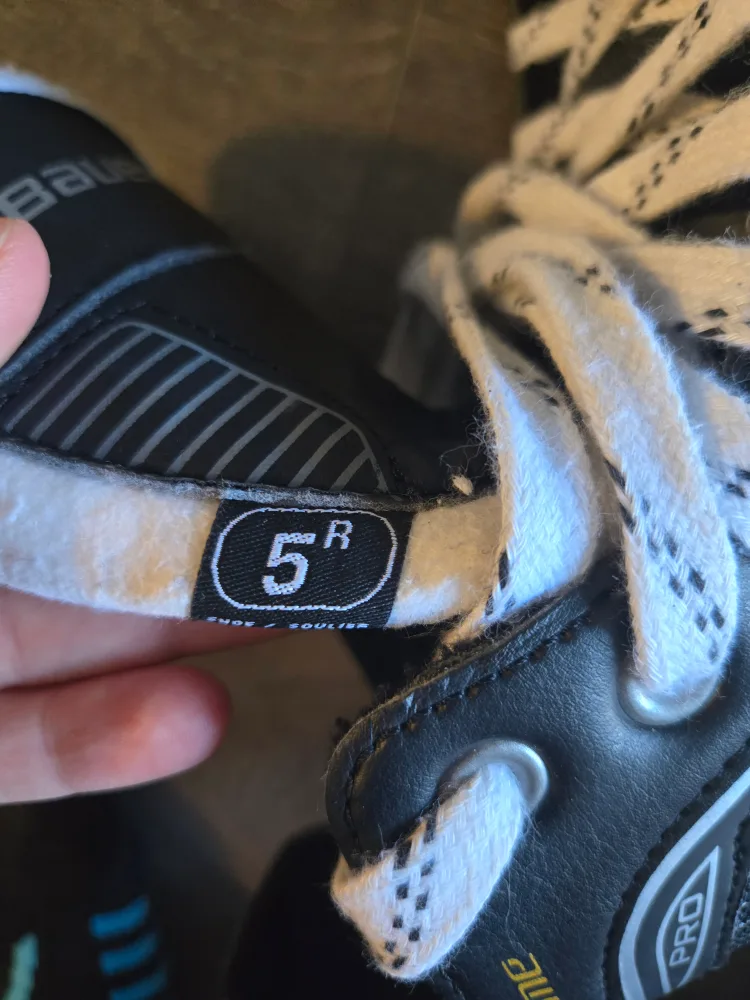 Bauer Supreme Pro Ice Skates - Size 5R image indicator(3)