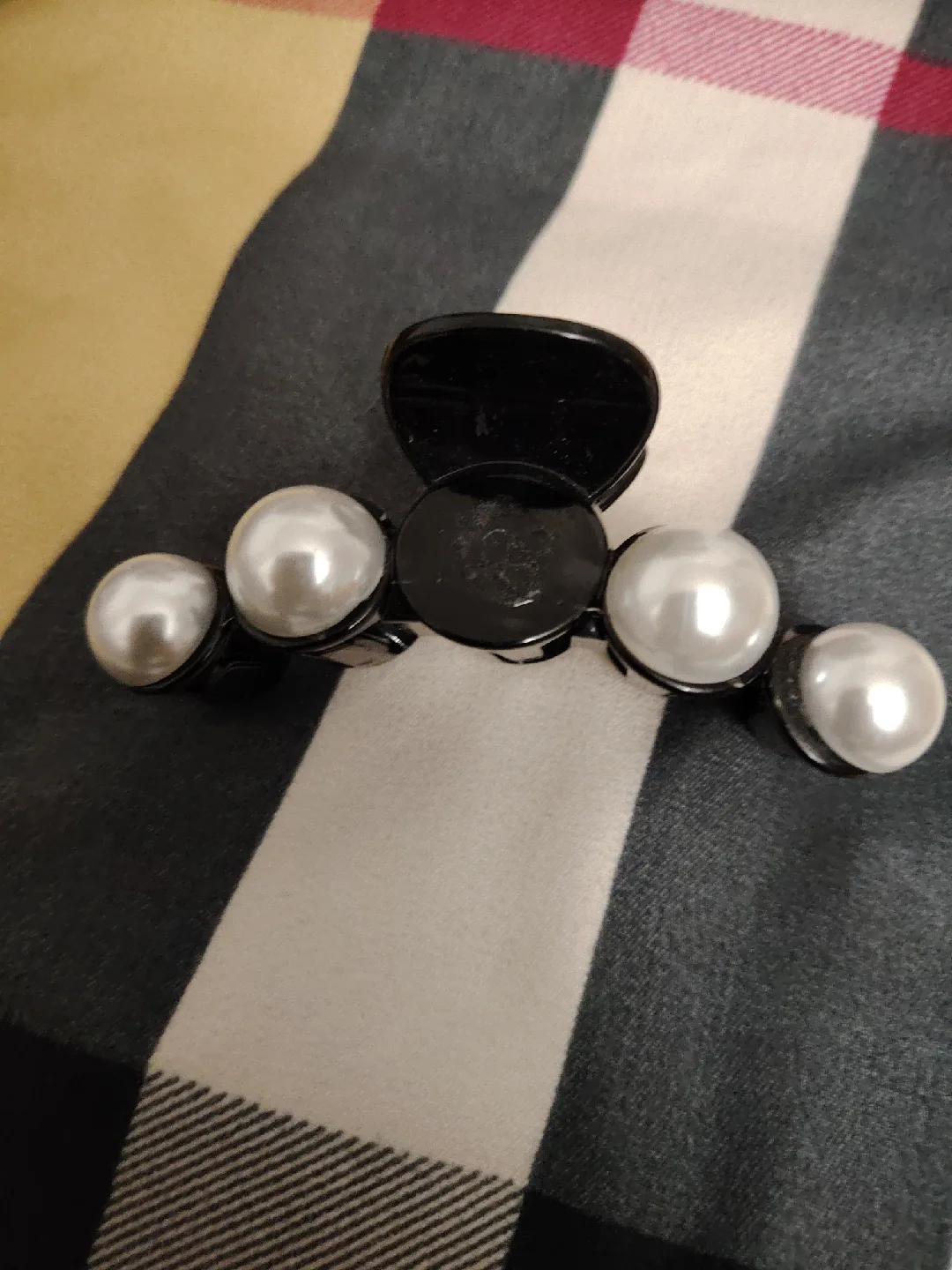 ❤️Pearl Hair Claw Clip thumbnail